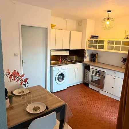 Cosy Avec Terrasse à 80m De La